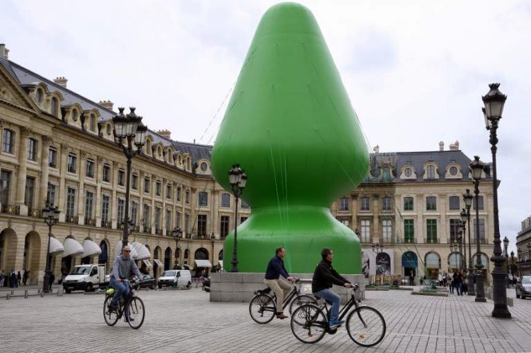 Butt plug or Christmas tree?